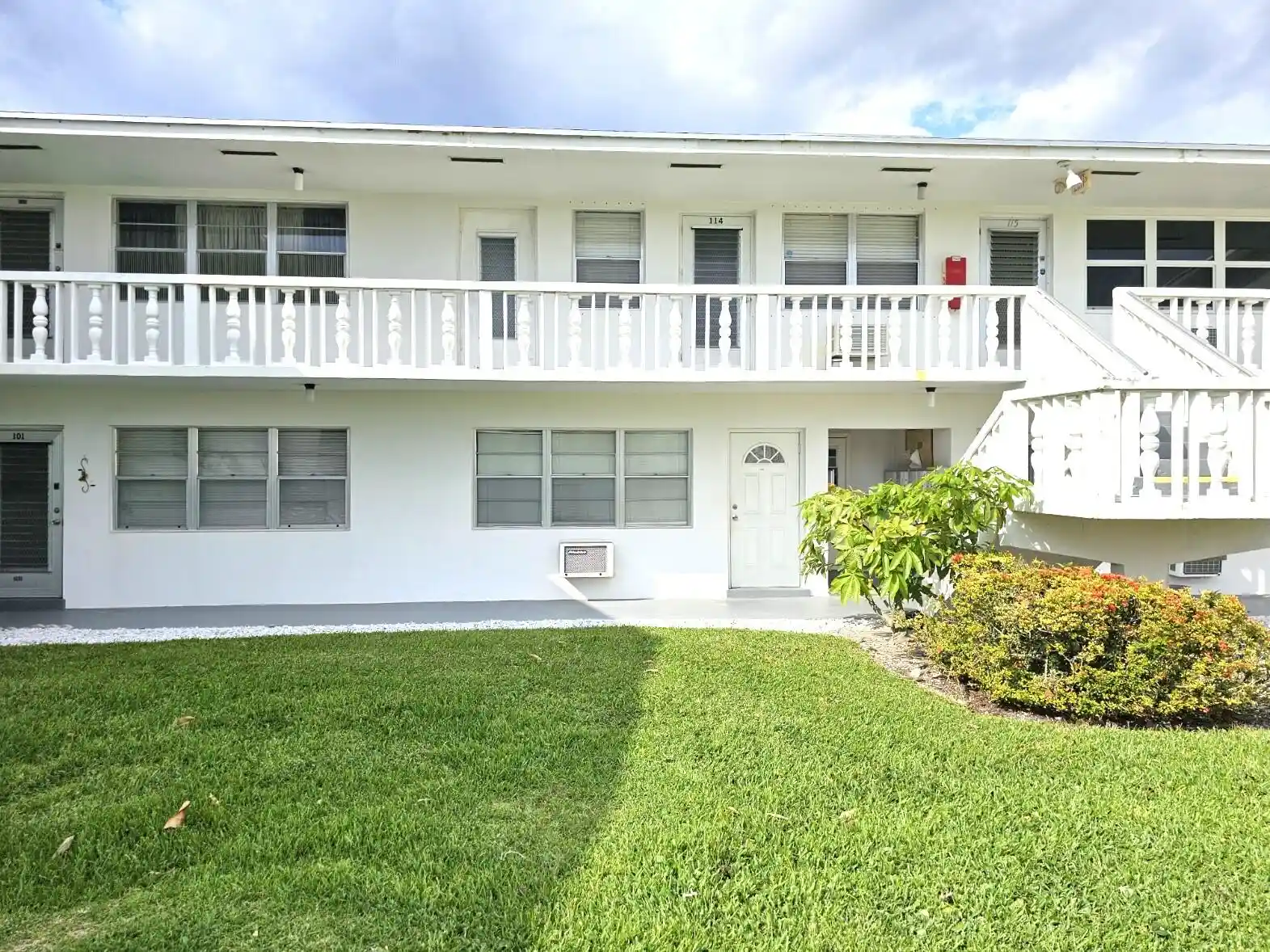 Photo 1 of Condo for sale at 102 Easthampton E, West Palm Beach, FL 33417 | MLS# R11134858 | Listing updated on 2026-10-28