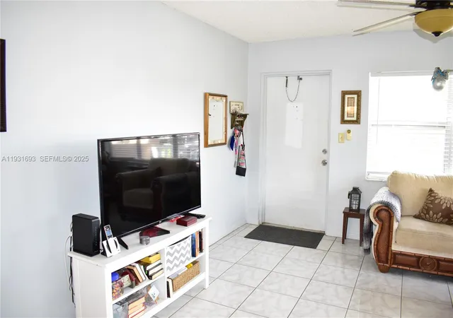 4th image of 9141 Sunrise Lakes Blvd, Sunrise, FL 33322