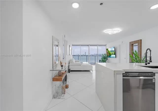 2nd image of 7601 E Treasure Dr #819, North Bay Village, FL 33141 | MLS# A11931640