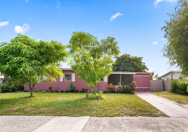 Homes for sale in Lantana, FL | 1408 W Broome St, Lantana, FL 33462 | MLS# R11147513