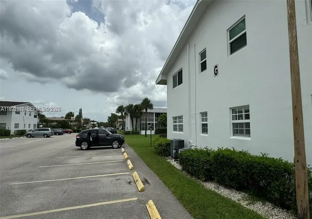 2nd image of 163 Coventry G 163, West Palm Beach, FL 33417
