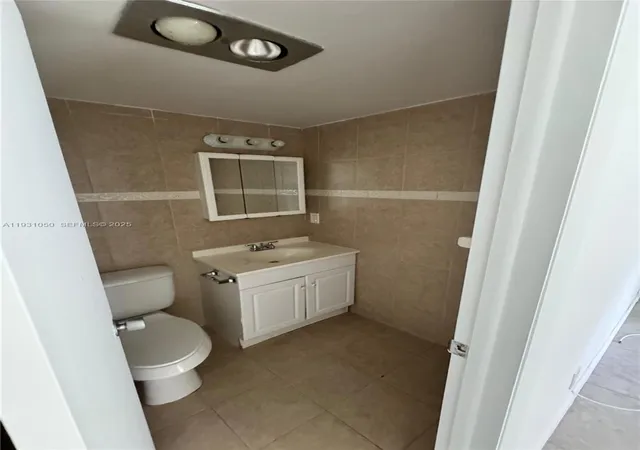 3rd image of 18 Hastings B 18 #18, West Palm Beach, FL 33417 | MLS# A11931050
