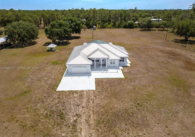 2nd image of 1083 Pollywog Dr, Labelle, FL 33935 | MLS# A11932197