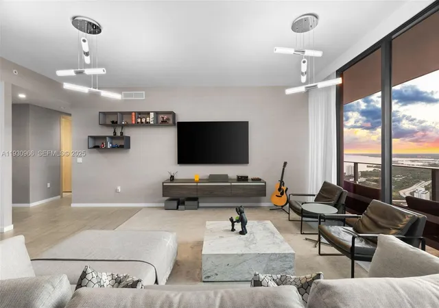 4th image of 1000 Brickell Plz #PH5904, Miami, FL 33131 | MLS# A11930966