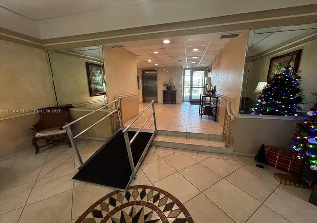 Homes for sale in Fort Lauderdale, FL | 2500 Ne 48Th Ln #507, Fort Lauderdale, FL 33308 | MLS# A11933071