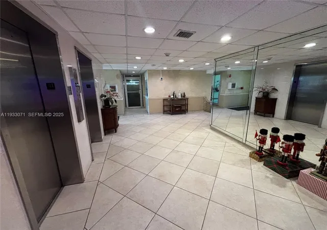 Homes for sale in Fort Lauderdale, FL | 2500 Ne 48Th Ln #507, Fort Lauderdale, FL 33308 | MLS# A11933071