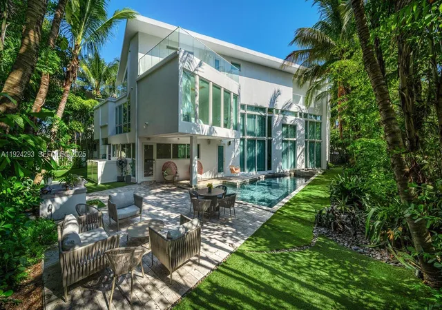 3rd image of 480 Ocean Blvd, Golden Beach, FL 33160 | MLS# A11924293