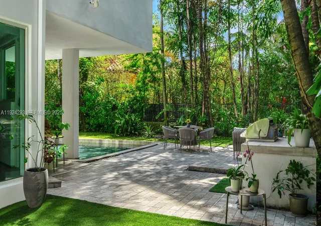 5th image of 480 Ocean Blvd, Golden Beach, FL 33160 | MLS# A11924293