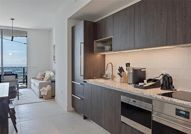 4th image of 159 Ne 6Th St #5015, Miami, FL 33132 | MLS# A11933798