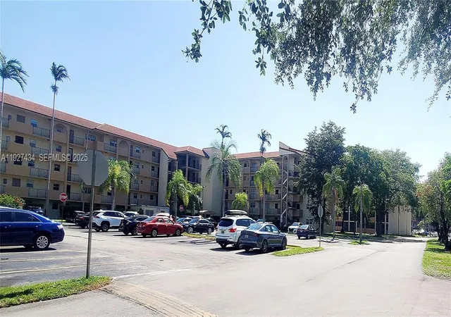 2nd image of 3905 N Nob Hill Rd #510, Sunrise, FL 33351 | MLS# A11927434