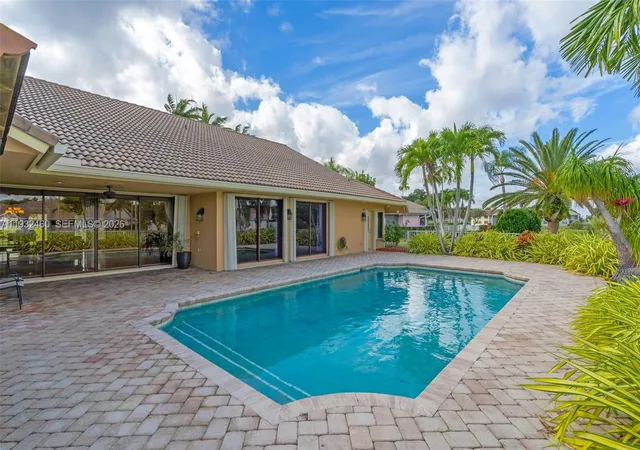 Homes for sale in Tamarac, FL | 7840 Nw 86Th Ter, Tamarac, FL 33321 | MLS# A11932460