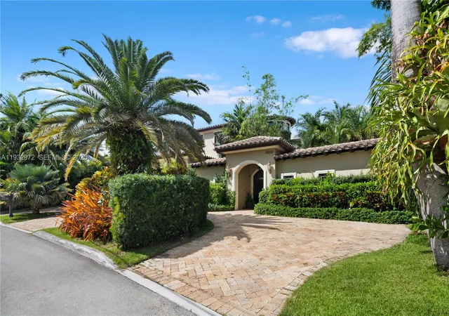 2nd image of 10330 W Broadview Dr, Bay Harbor Islands, FL 33154 | MLS# A11932972