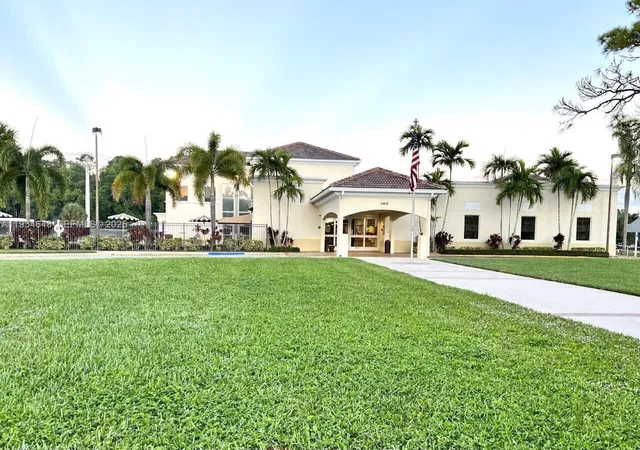 2nd image of 243 Sheffield J 243, West Palm Beach, FL 33417