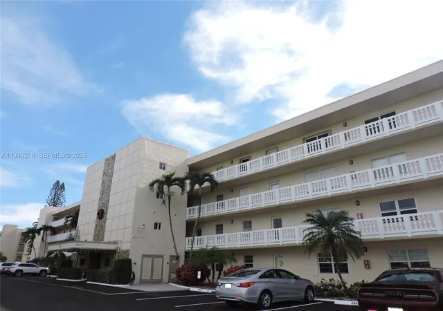 2nd image of 324 Se 10Th St, Dania, FL 33004