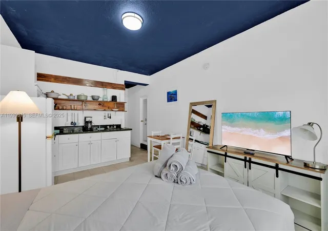 4th image of 255 W 24Th St #302, Miami Beach, FL 33140 | MLS# A11930315
