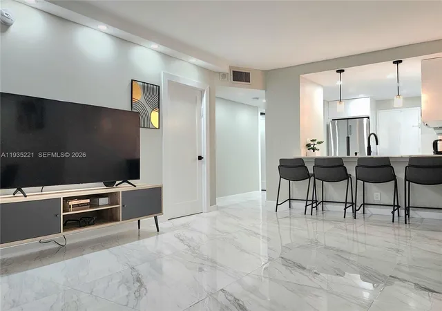 5th image of 3725 S Ocean Dr #425, Hollywood, FL 33019 | MLS# A11935221