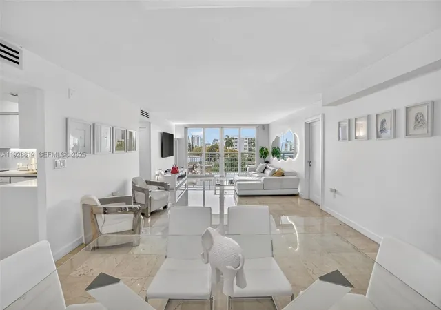 Listing Photo 4 - Condo for sale in building located at 9250 W Bay Harbor Dr, Bay Harbor Islands, FL 33154 - Unit #5D