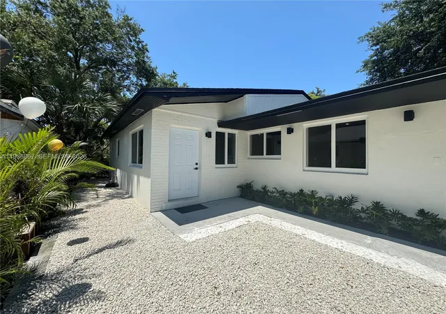 Homes for sale in Dania Beach, FL | 111 Nw 7Th Ave, Dania Beach, FL 33004 | MLS# A11936067