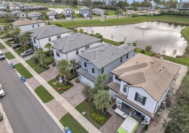 Photo 3 of Single family home for sale at 2854 Primrose Pl, Oakland Park, FL 33309 | MLS# F10542798 | Listing updated on 2026-10-10