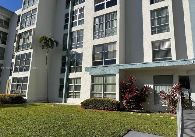 2nd image of 17560 Atlantic Blvd #109, Sunny Isles Beach, FL 33160 | MLS# A11936410