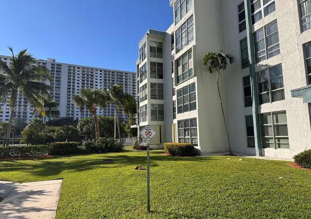 53rd image of 17560 Atlantic Blvd #109, Sunny Isles Beach, FL 33160 | MLS# A11936410