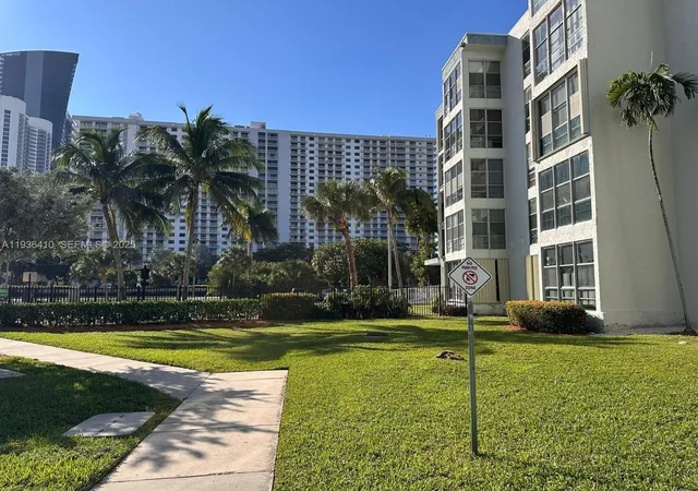 5th image of 17560 Atlantic Blvd #109, Sunny Isles Beach, FL 33160 | MLS# A11936410