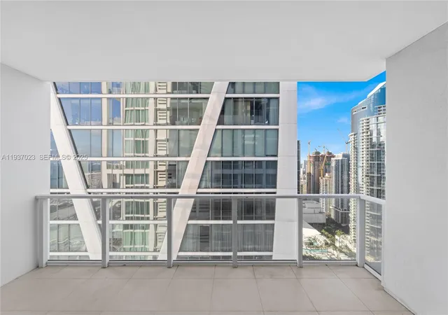 2nd image of 1040 Biscayne Blvd #4108, Miami, FL 33132 | MLS# A11937023
