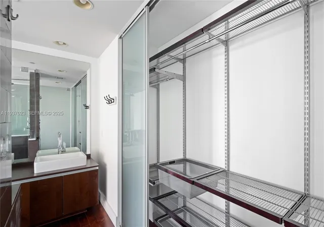3rd image of 1040 Biscayne Blvd #4108, Miami, FL 33132 | MLS# A11937023