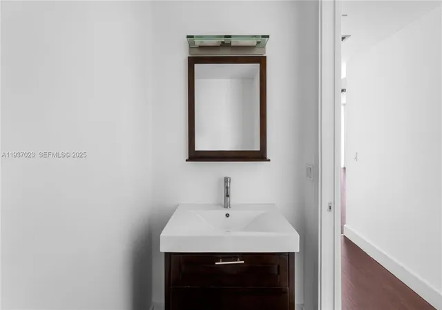 4th image of 1040 Biscayne Blvd #4108, Miami, FL 33132 | MLS# A11937023