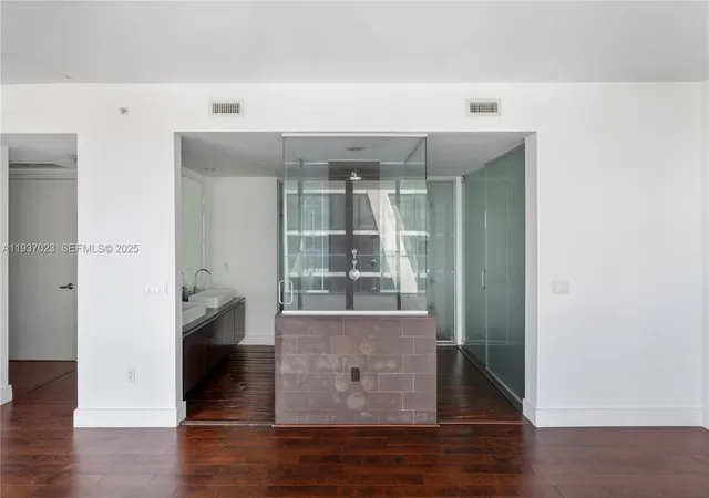 5th image of 1040 Biscayne Blvd #4108, Miami, FL 33132 | MLS# A11937023