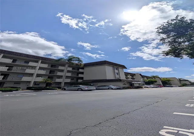 2nd image of 6080 Nw 44Th St #305, Lauderhill, FL 33319 | MLS# A11937242