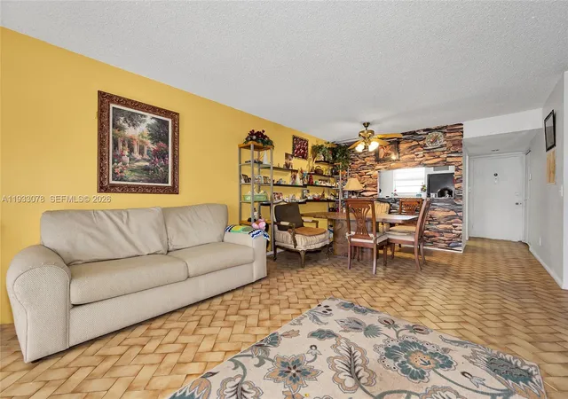 5th image of 12027 S Greenway Cir, Royal Palm Beach, FL 33411