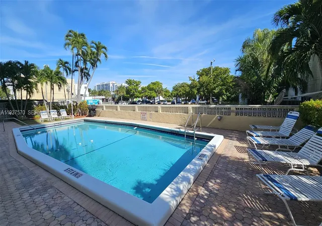 Homes for sale in Fort Lauderdale, FL | 900 Ne 18th Avenue, Fort Lauderdale, FL 33304 | Houzeo