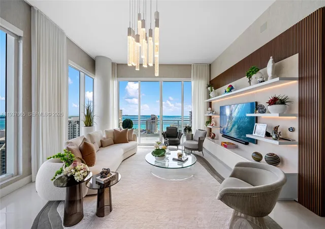3rd image of 900 Brickell Key Blvd #2004, Miami, FL 33131 | MLS# A11937965