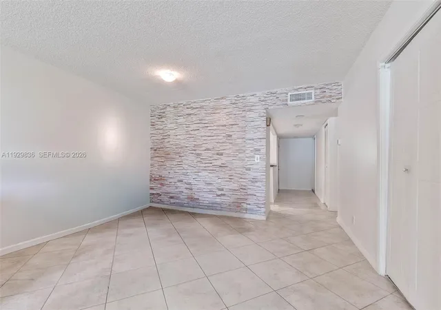 Homes for sale in Weston, FL | 325 Lakeview Dr #102, Weston, FL 33326 | MLS# A11929836