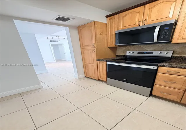 3rd image of 3701 N Country Club Dr #1901, Aventura, FL 33180 | MLS# A11938685