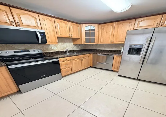 4th image of 3701 N Country Club Dr #1901, Aventura, FL 33180 | MLS# A11938685