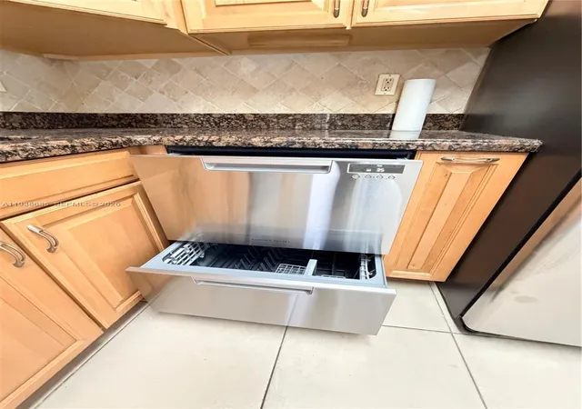 5th image of 3701 N Country Club Dr #1901, Aventura, FL 33180 | MLS# A11938685