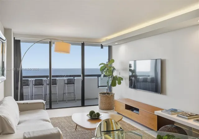 5th image of 2555 Collins Ave #2105, Miami Beach, FL 33140 | MLS# A11939163