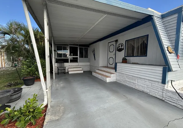 Photo 3 of Manufactured home for sale at 4912 Nw 3rd Ave Lot 940, Deerfield Beach, FL 33064 | MLS# R11151601 | Listing updated on 2026-09-23
