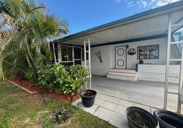 Photo 3 of Manufactured home for sale at 4912 NW 3rd Ave Lot 940, Deerfield Beach, FL 33064 | MLS# R11151601 | Listing updated on 2026-09-23