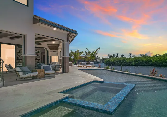 Photo 3 of Mansion for sale at 14201 Bay Dr, Fort Myers, FL 33919 | MLS# F10543706 | Listing updated on 2026-09-23