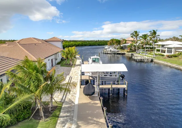 Photo 3 of Single family home for sale at 14201 Bay Dr, Fort Myers, FL 33919 | MLS# F10543706 | Listing updated on 2026-09-23