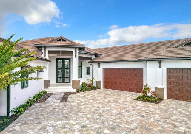 Photo 4 of Single family home for sale at 14201 Bay Dr, Fort Myers, FL 33919 | MLS# F10543706 | Listing updated on 2026-09-23