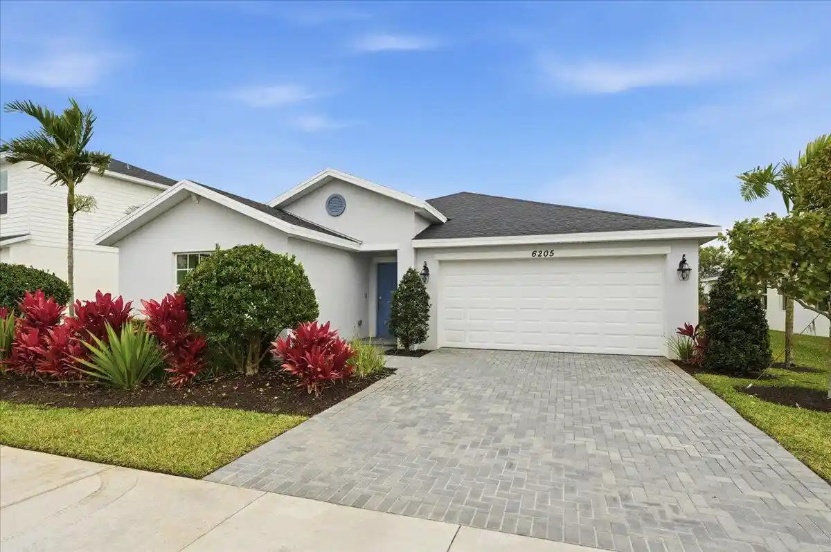 Photo 1 of Single family home for sale at 6205 Nw Sweetwood Dr, Port Saint Lucie, FL 34987 | MLS# R11151656 | Listing updated on 2026-10-19