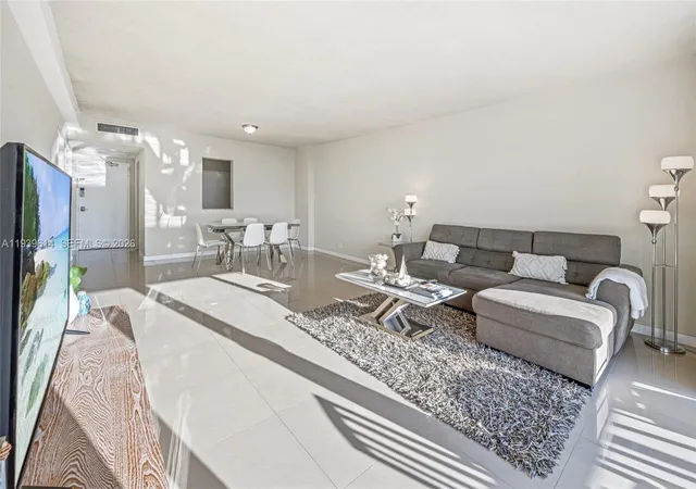 3rd image of 5601 Collins Ave #1618, Miami Beach, FL 33140 | MLS# A11939614