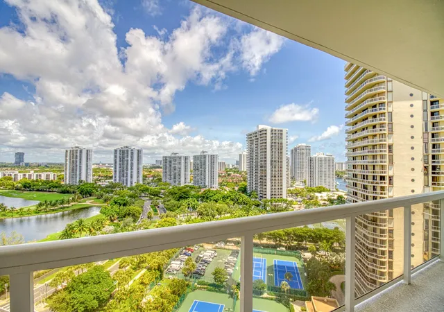 3rd image of 20185 E Country Club Dr #1709, Aventura, FL 33180 | MLS# F10543656