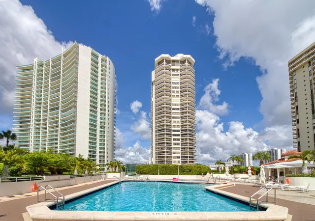 2nd image of 20185 E Country Clb Dr, Aventura, FL 33180
