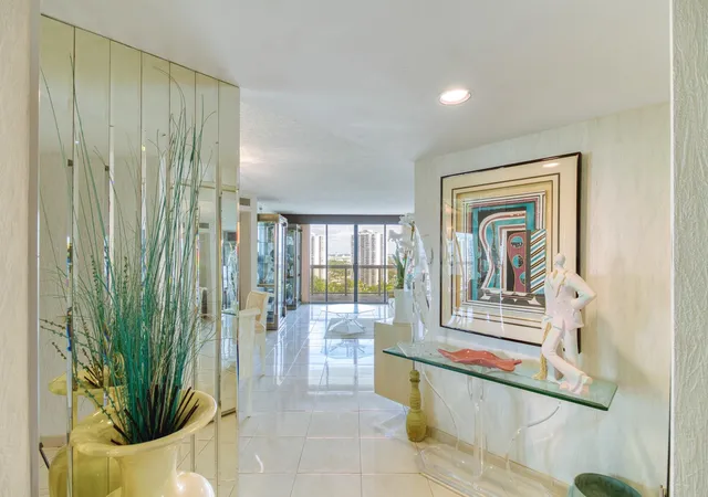 5th image of 20185 E Country Club Dr #1709, Aventura, FL 33180 | MLS# F10543656