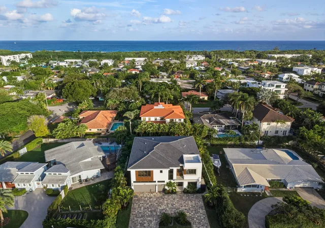 Photo 3 of Single family home for sale at 450 Ne Spanish Ct, Boca Raton, FL 33432 | MLS# R11151898 | Listing updated on 2026-09-23